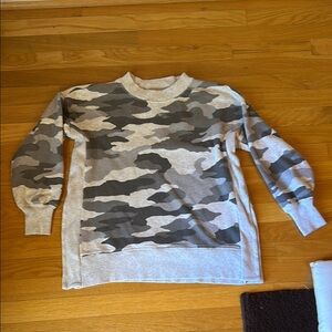 Aerie Women camo sweatshirt